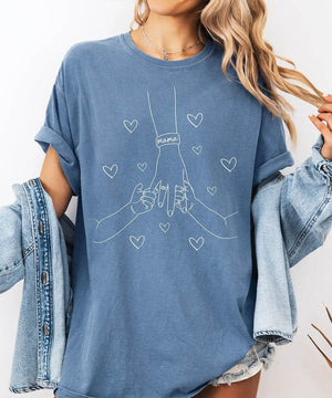 Mama Comfort Colors® T-Shirt – Minimalist Line Art Hands & Hearts Mom Shirt - Woven Mama